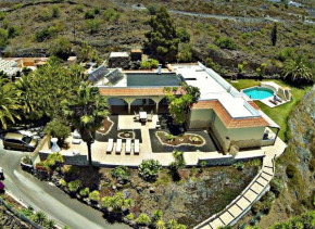 Apartment mit Terrasse, Pool und Garten